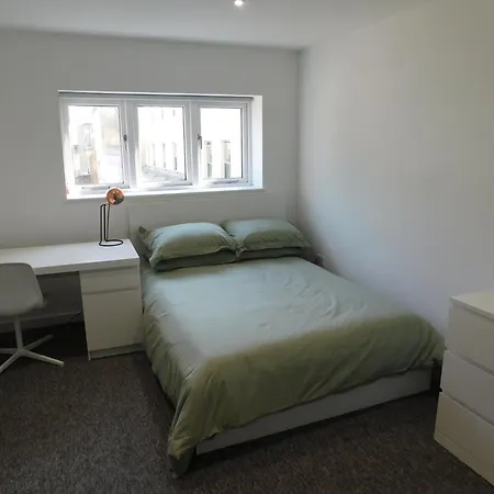 Flat 1, 1 Hampton Lane *